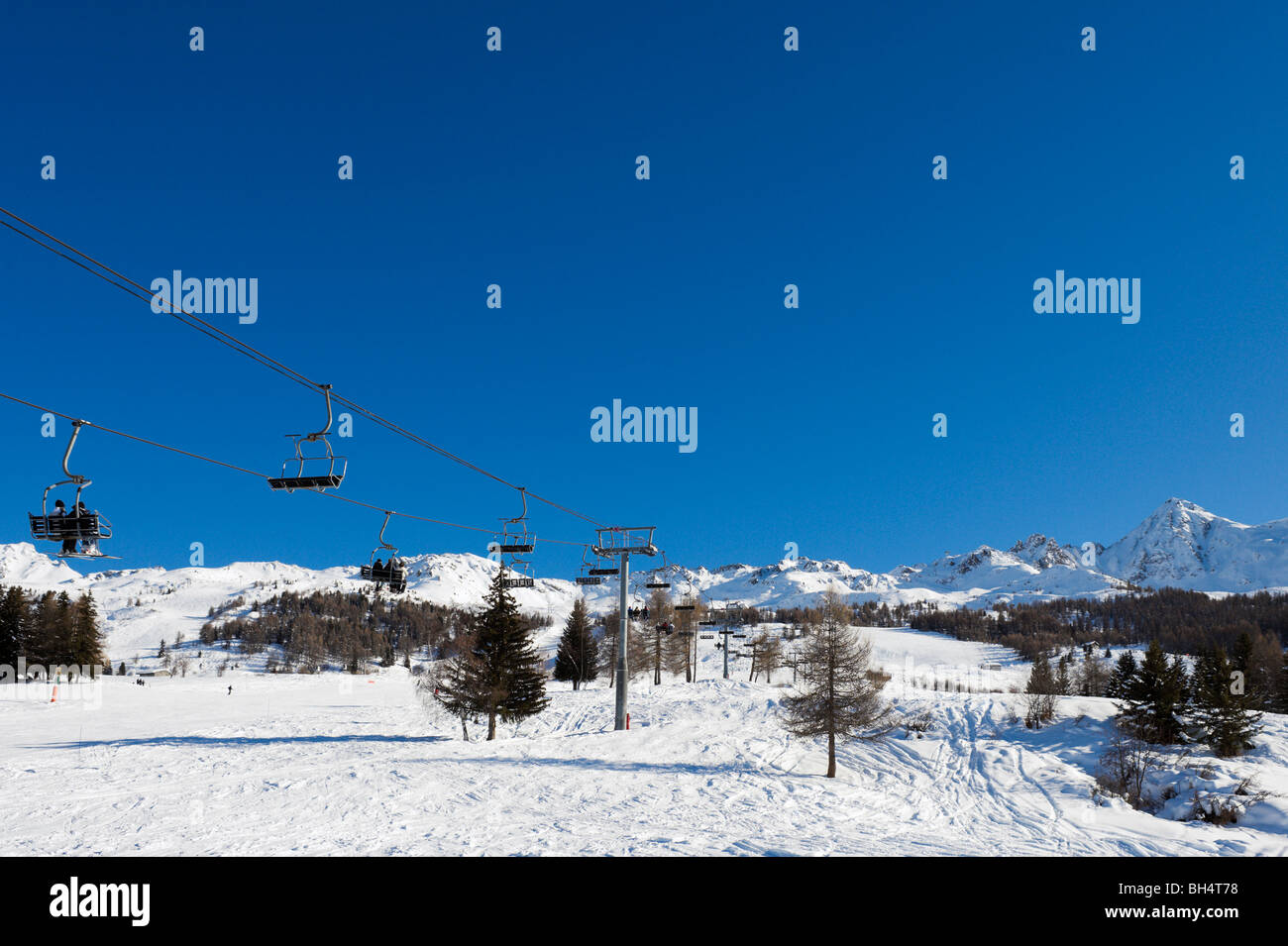 Charmettoger chair lift near to the resort centre, Arc 1800, Les Arcs,,Tarentaise, Savoie, France Stock Photo