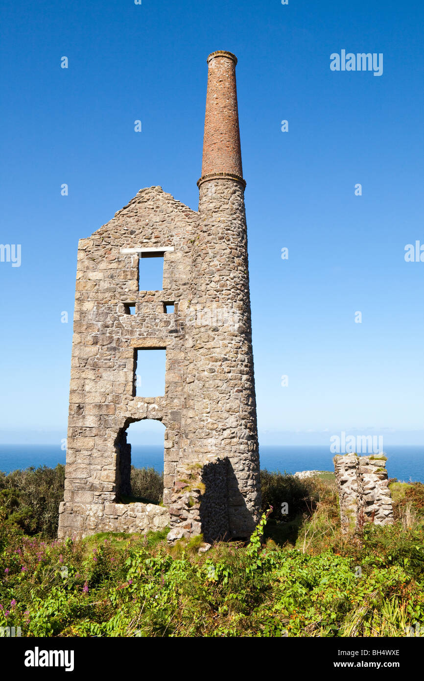 The ruined engine house of the Carn Galver tin mine at Rosemergy, Cornwall Stock Photo