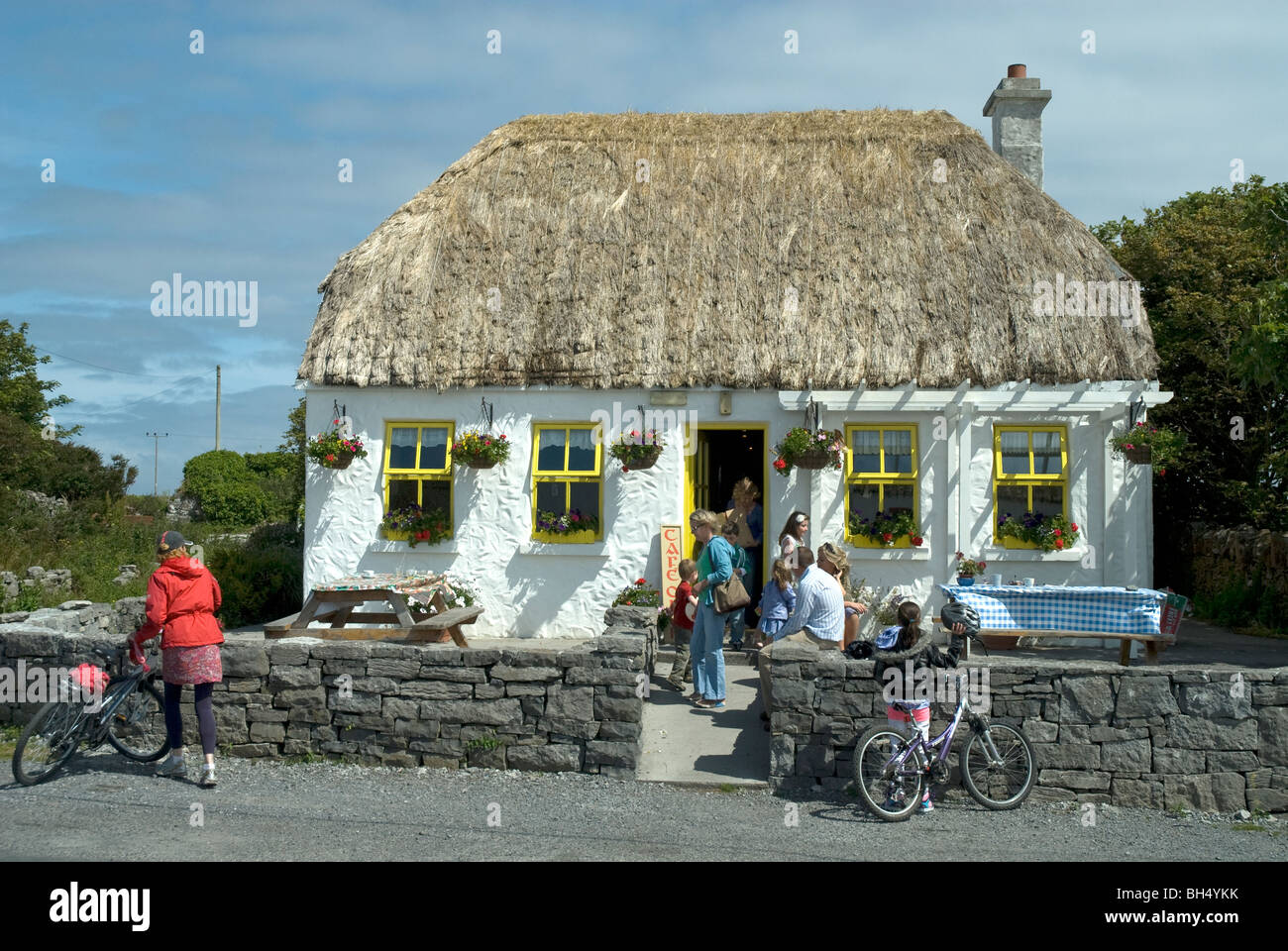 Inis mor cafe hires stock photography and images Alamy