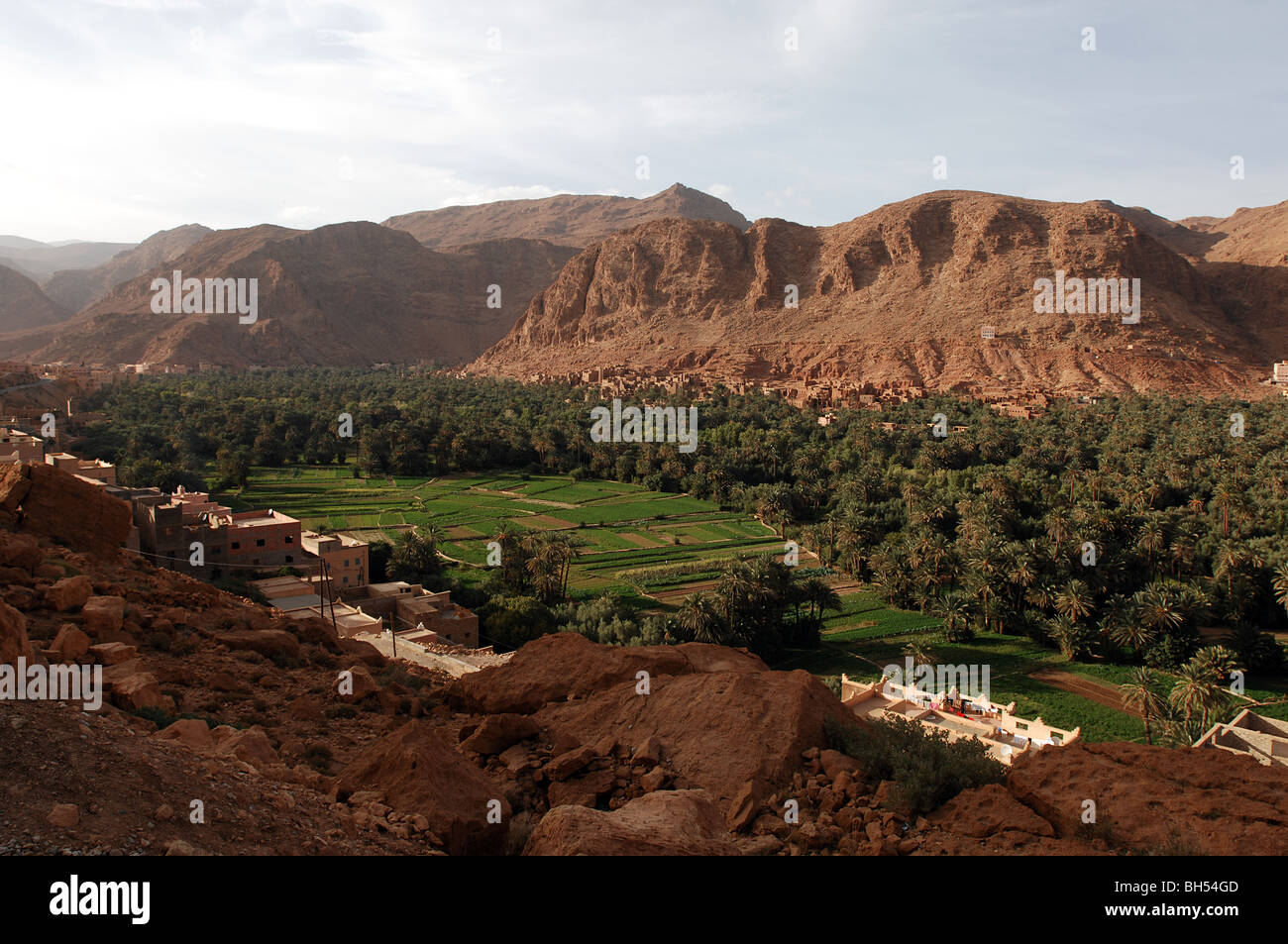 A village near Sahara Desert Border Stock Photo - Alamy