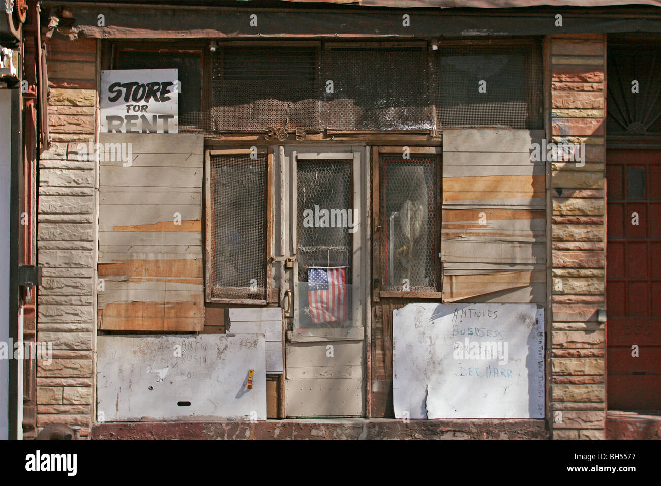 abandoned old store front for rent Stock Photo Alamy