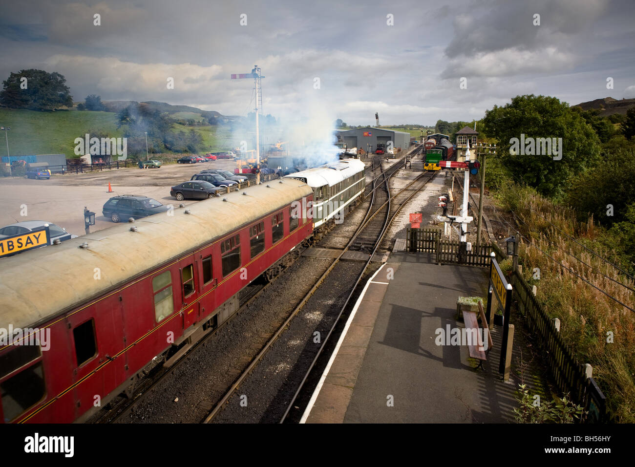D5600 Type 31 Loco Leaving Embsay Station, Embsay & Bolton Abbey Steam Railway, Yorkshire Dales, England Stock Photo
