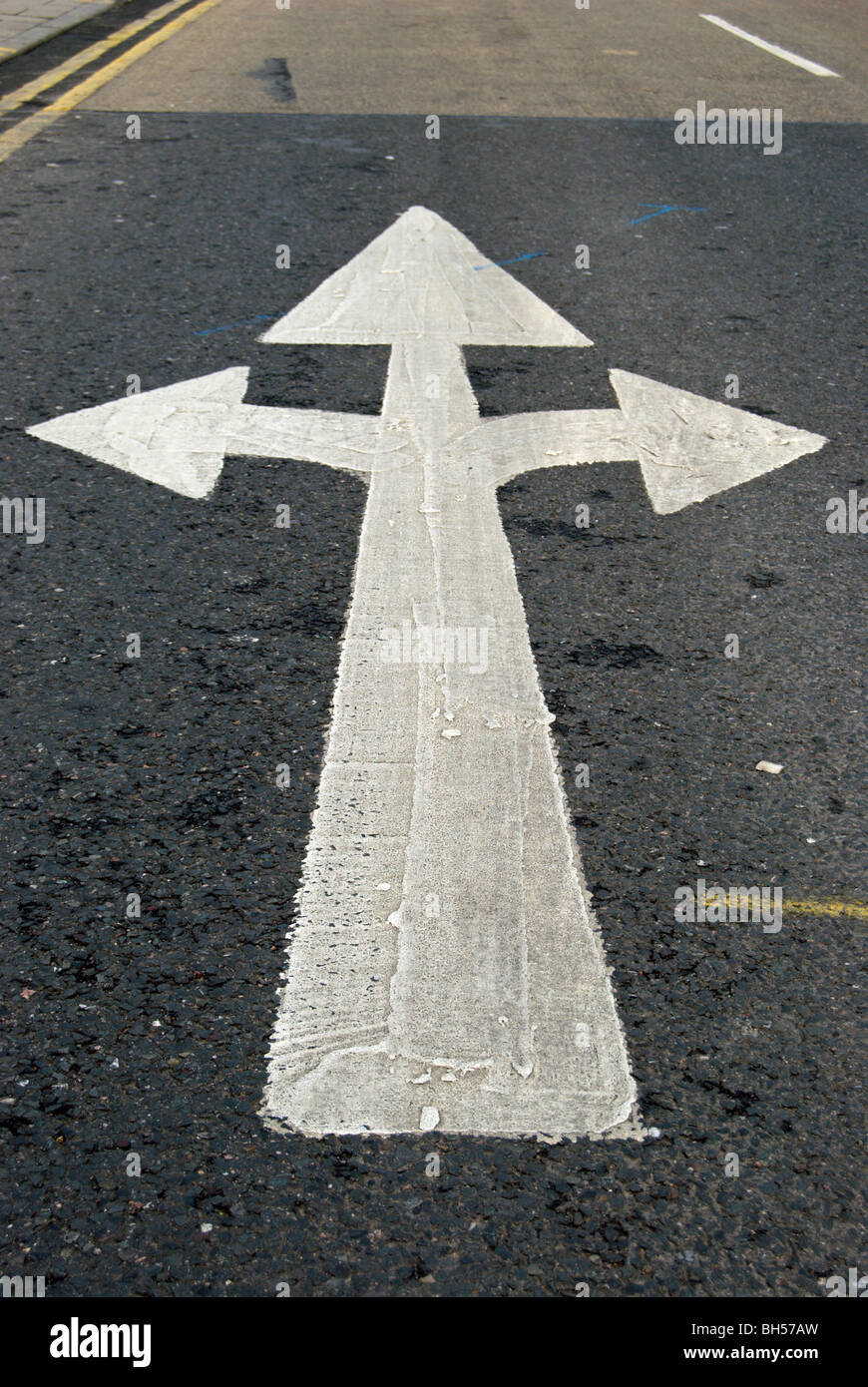 Arrow road turn markings hires stock photography and images Alamy