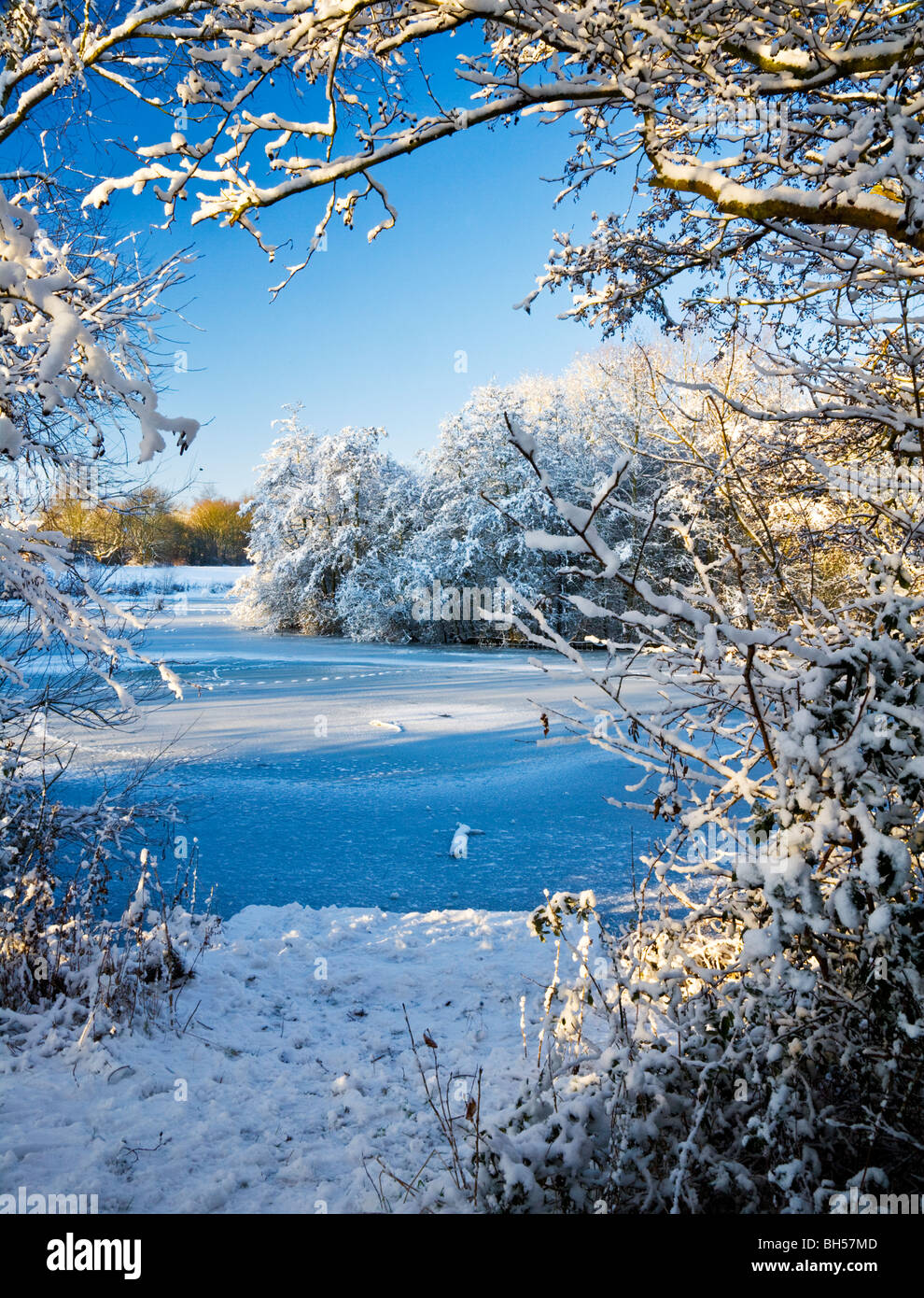 The frozen waters of a small lake known as Liden Lagoon in Swindon, Wiltshire, England, UK taken in January 2010 Stock Photo
