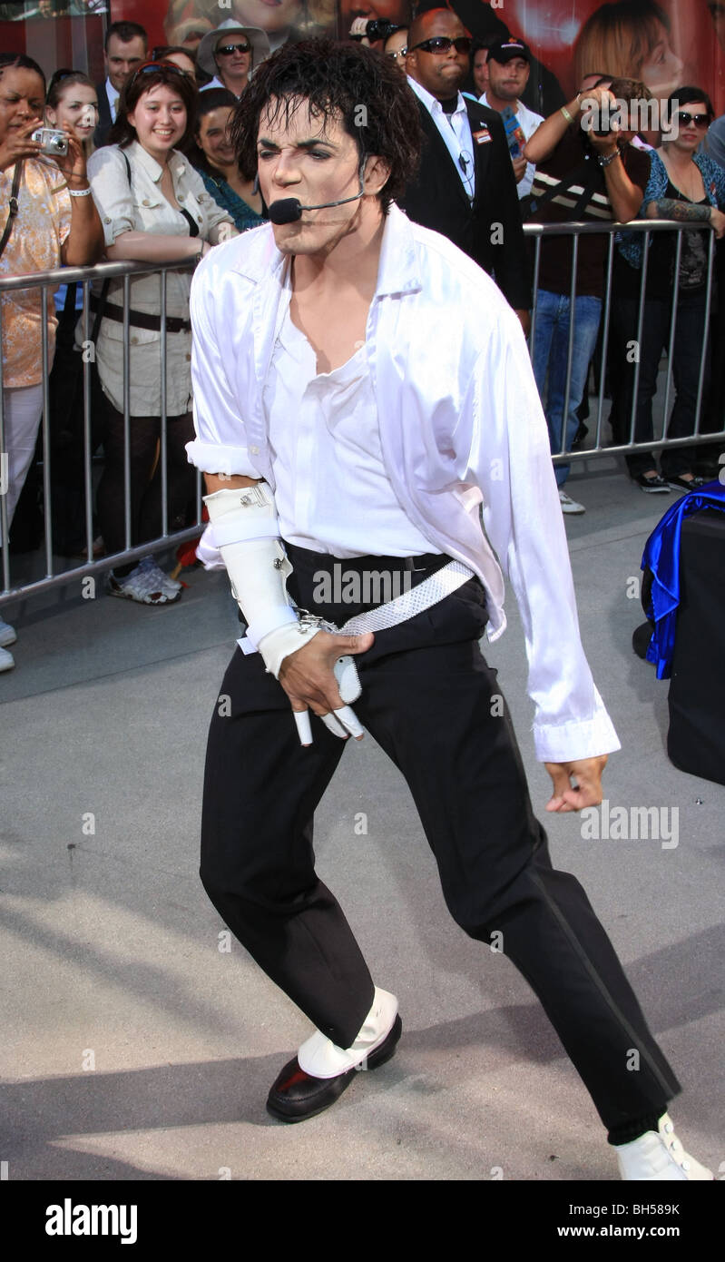 JOBY ROGERS WAX FIGURE OF MICHAEL JACKSON AT MADAM TUSSAUDS UNVEILING LOS ANGELES CALIFORNIA CA USA 27 August 2009 Stock Photo
