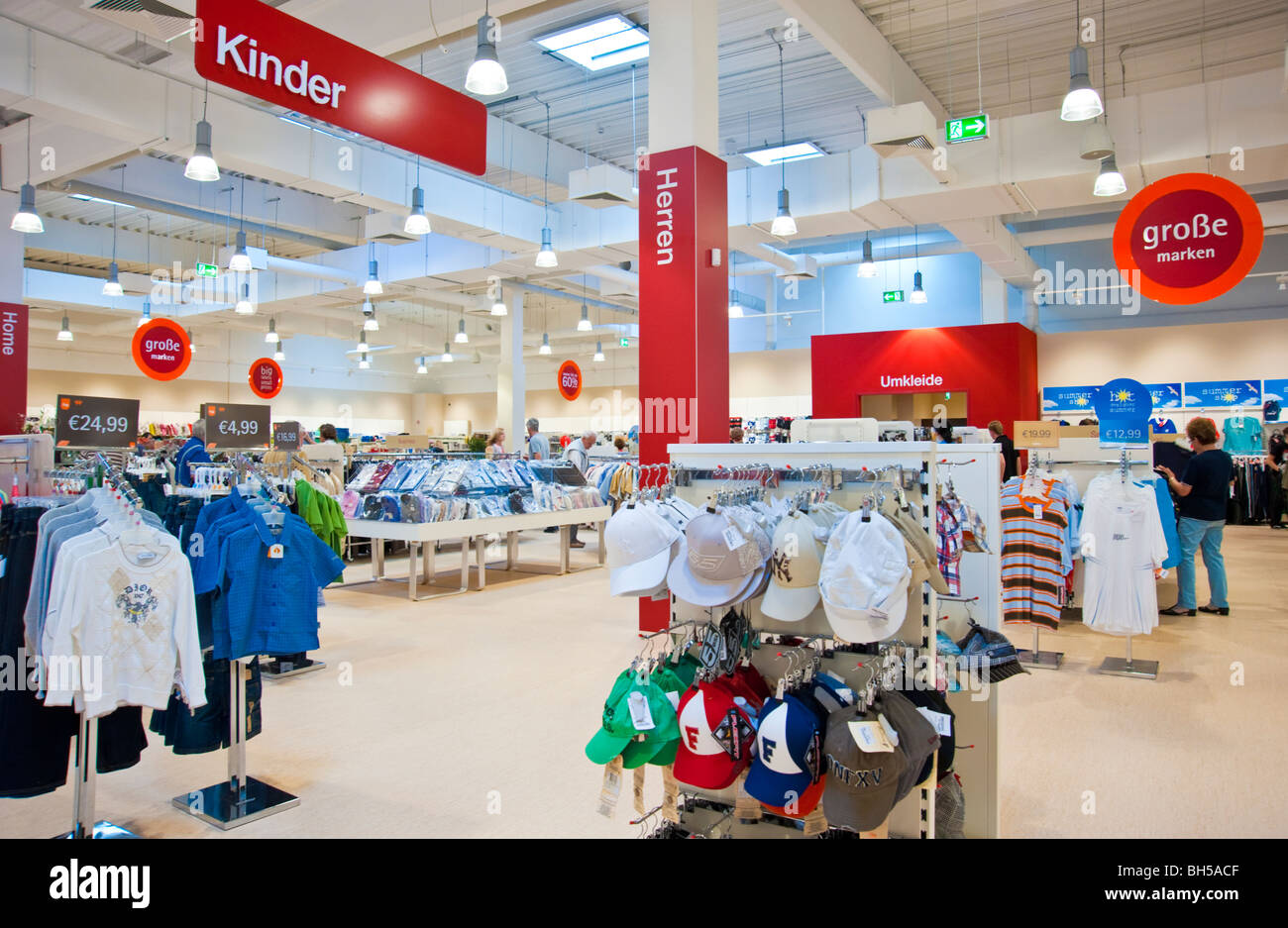 People shopping inside a discount retail fashion shop, Leipzig, Germany  Stock Photo - Alamy