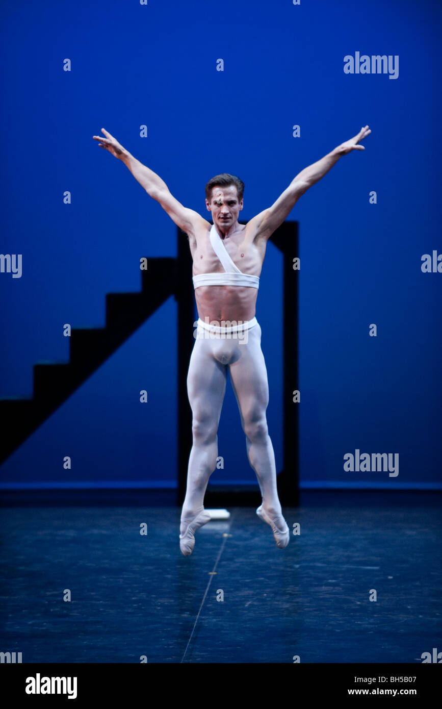 English National Ballet. 'Ballet Russes' season at Sadlers Wells Theatre. 'Apollo'. Stock Photo