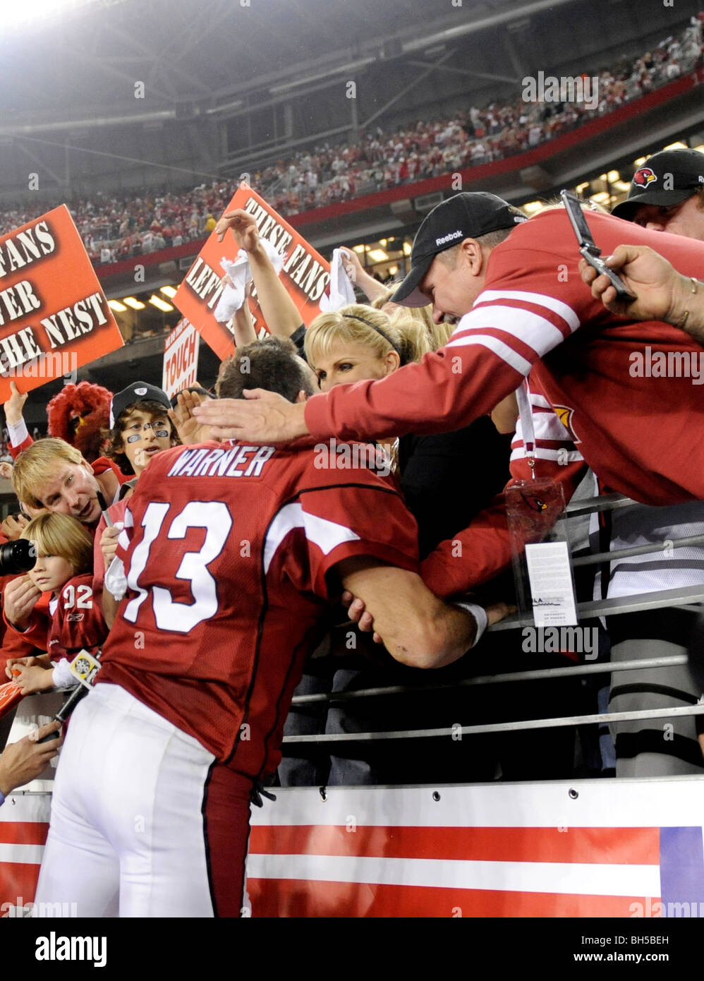 Kurt Warner #13 of the Arizona Cardinals kisses his wife after defeating the Green Bay Packers in the NFC wild-card playoff game Stock Photo