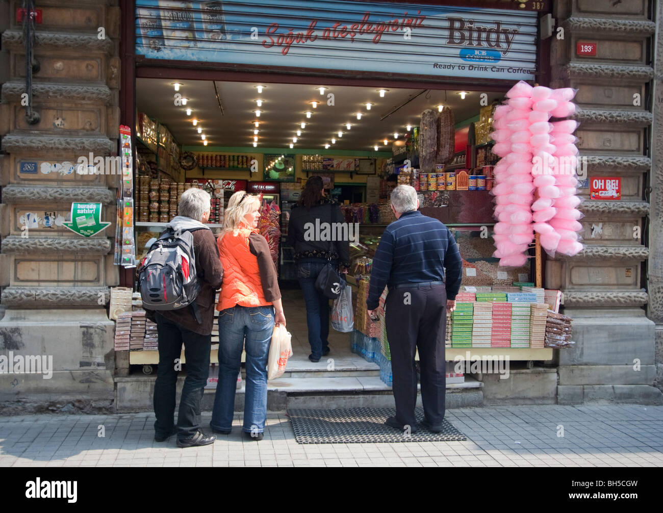 Man watching women in store hi-res stock photography and images - Alamy