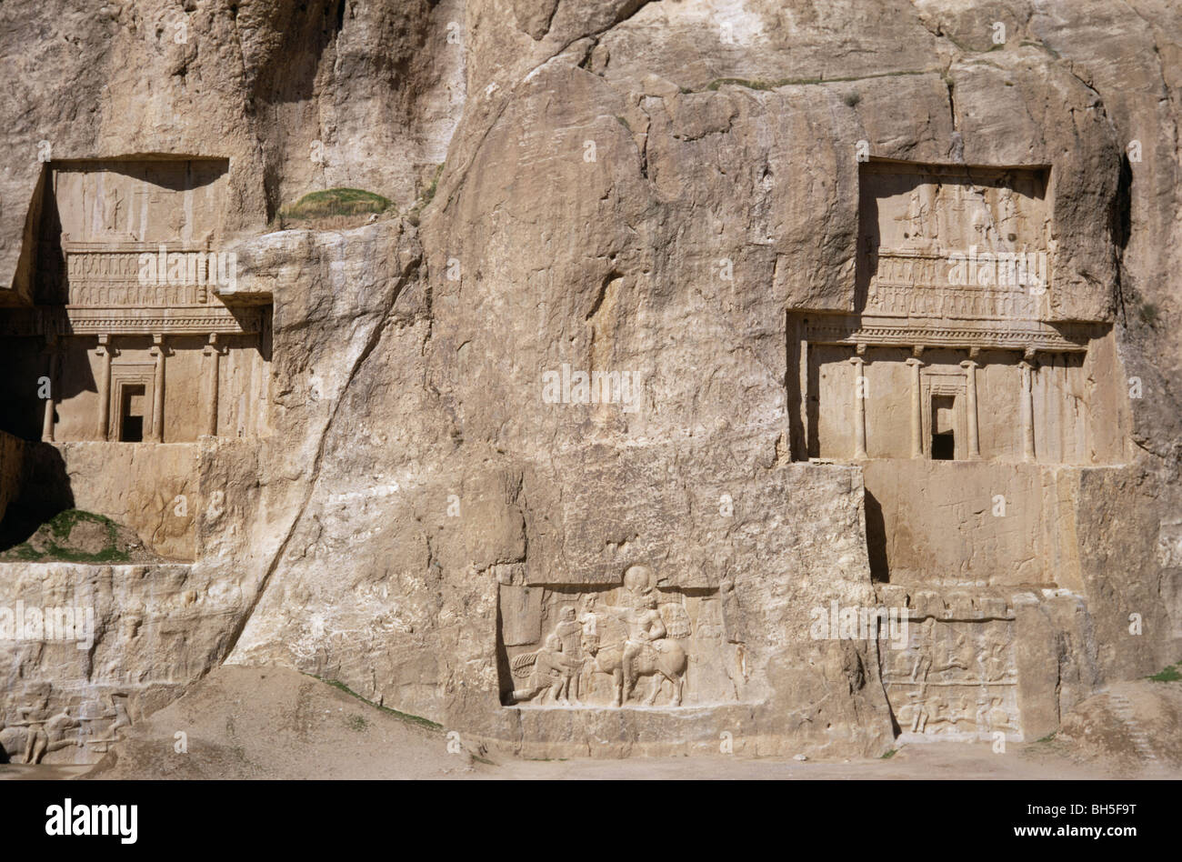 Darius I's and Artaxerxes I's tombs with Sassanian relief (3C AD) between them, Naqsh-i Rustan, Iran 690127 028 Stock Photo