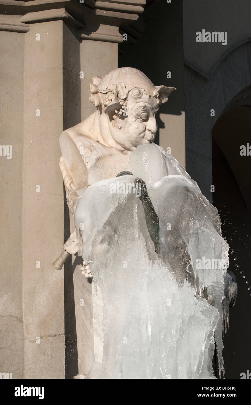 Brunnenbuberl fountain in Winter Stock Photo Alamy
