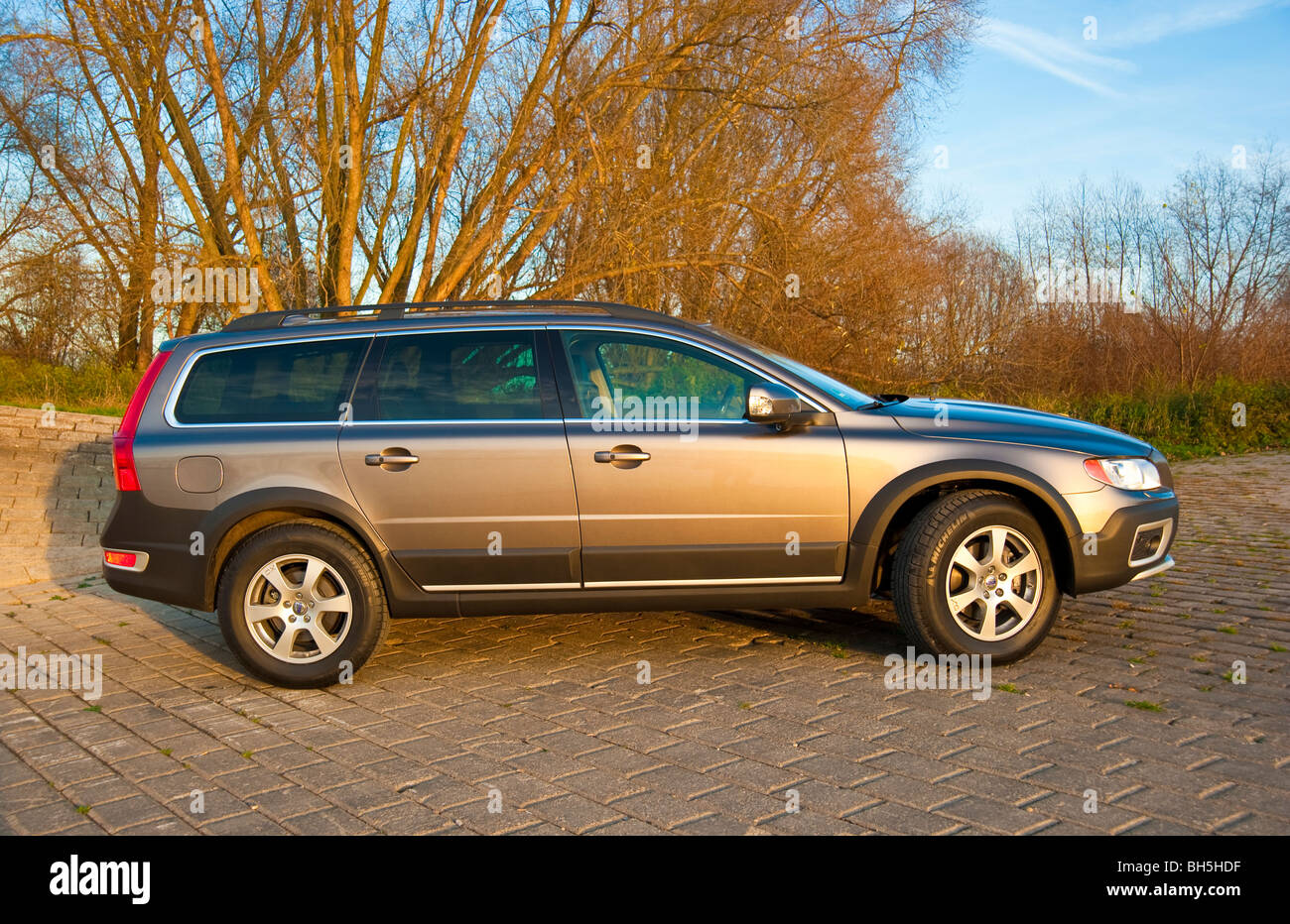 Download Station Wagon Side View High Resolution Stock Photography And Images Alamy