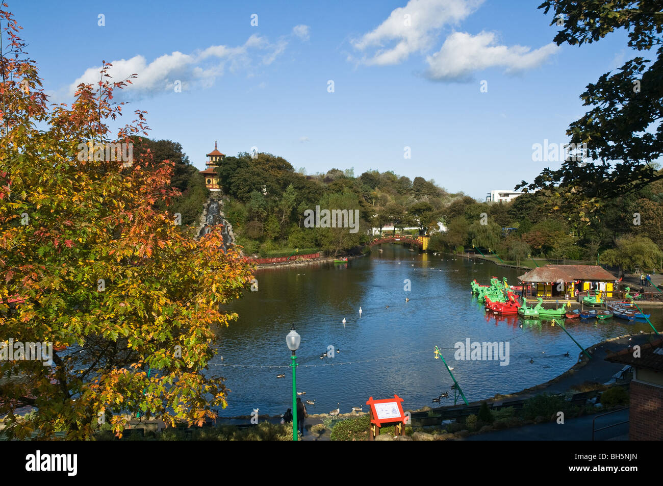 dh Peasholm Park SCARBOROUGH NORTH YORKSHIRE Autumn holiday resort park