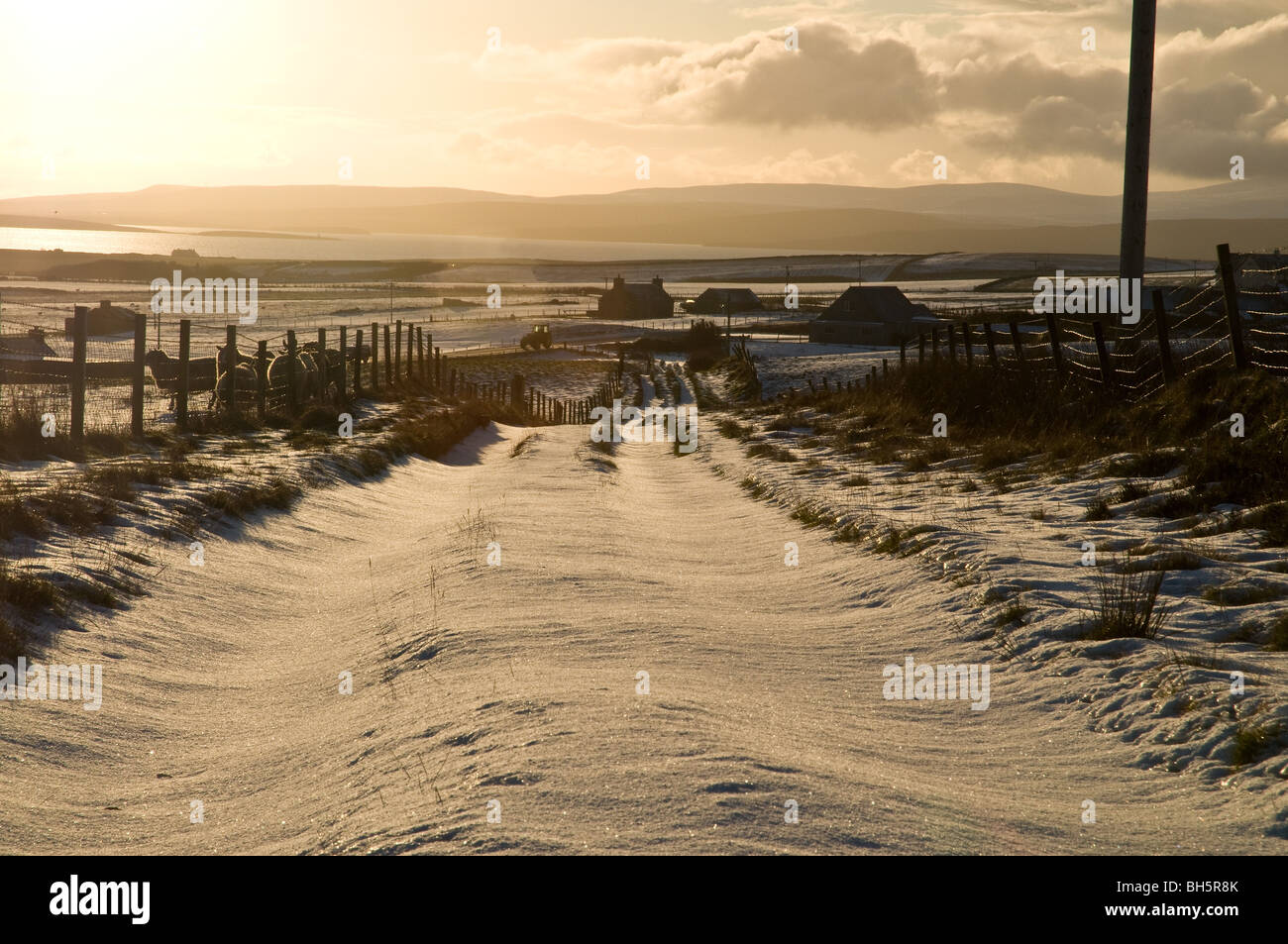 dh  ORPHIR ORKNEY Snow blocking farm track road snowscape countryside uk Stock Photo