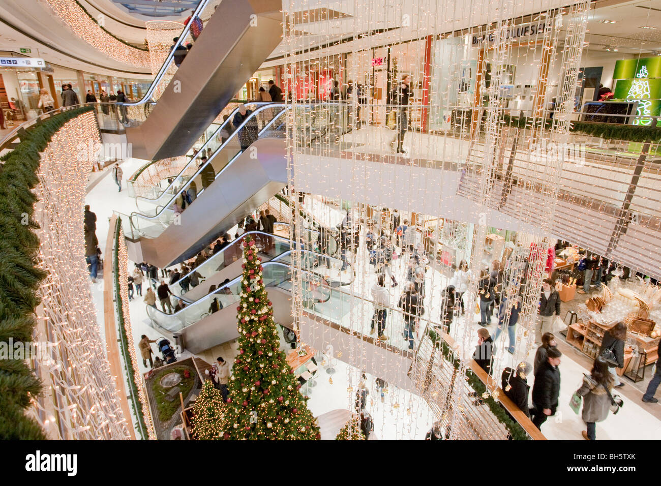 DECORATED SHOPPING MALL STILWERK IN KOENIGSBAU BUILDING, CHRISTMAS TIME ...