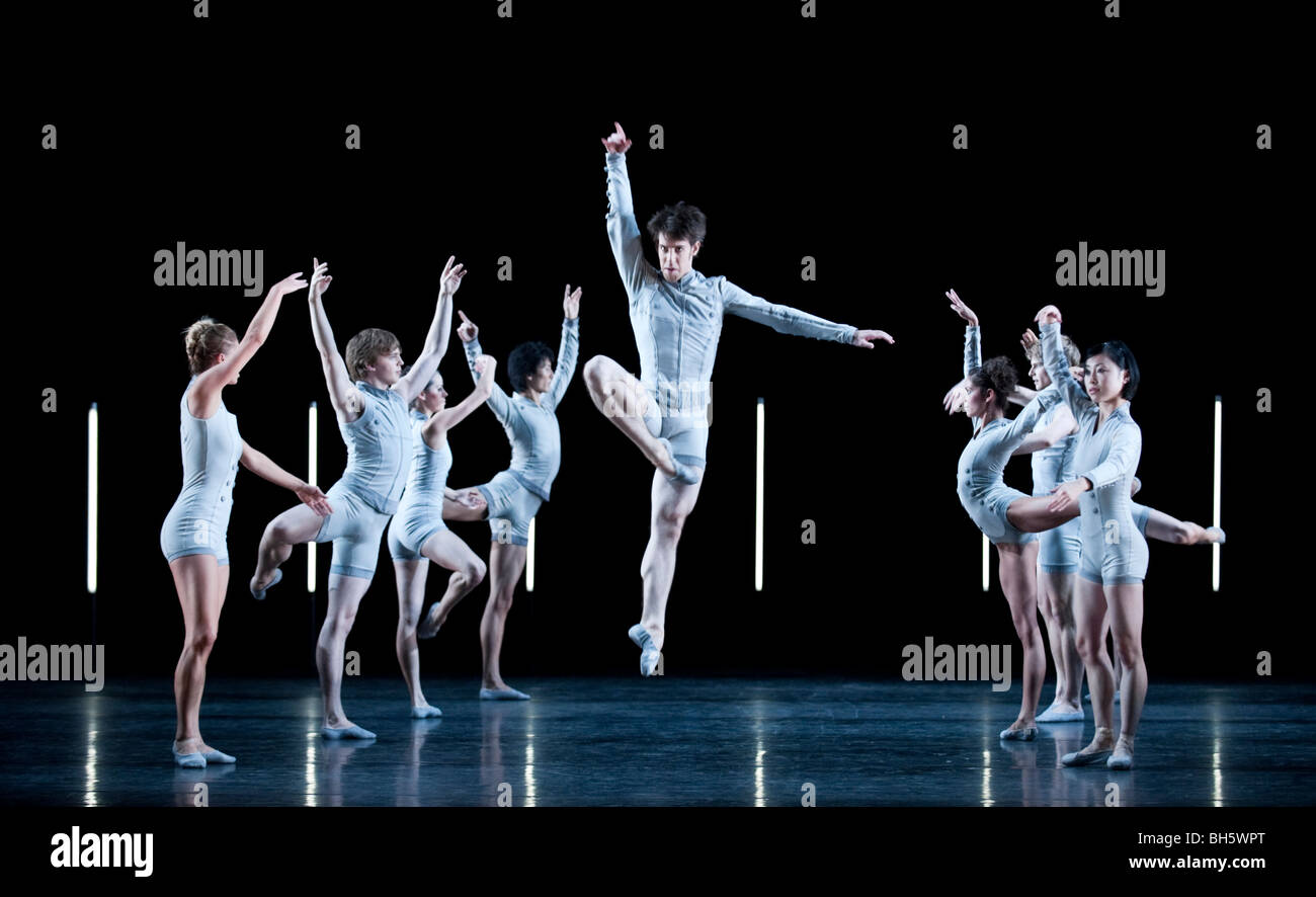 Birmingham Royal Ballet. Quantum Leaps. The Centre and its Opposite. Stock Photo