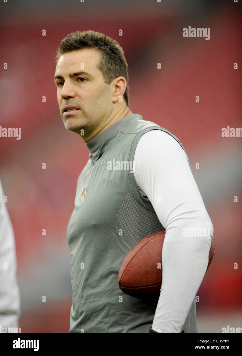 Kurt Warner #13 of the Arizona Cardinals looks on before a game against the Green Bay Packers in the NFC wild-card playoff game Stock Photo