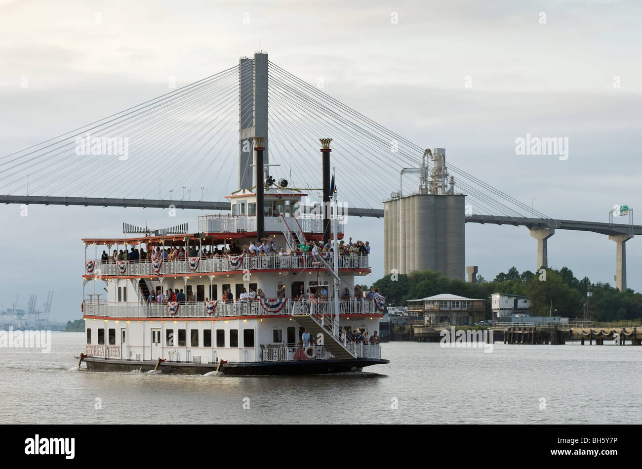 Sternwheeler on the Savannah river, past the Talmadge Memorial Bridge, Savannah, Georgia, USA Stock Photo