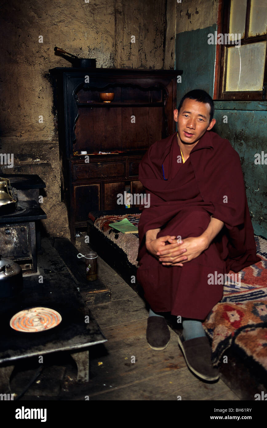Songzanlin monastery monk hires stock photography and images Alamy