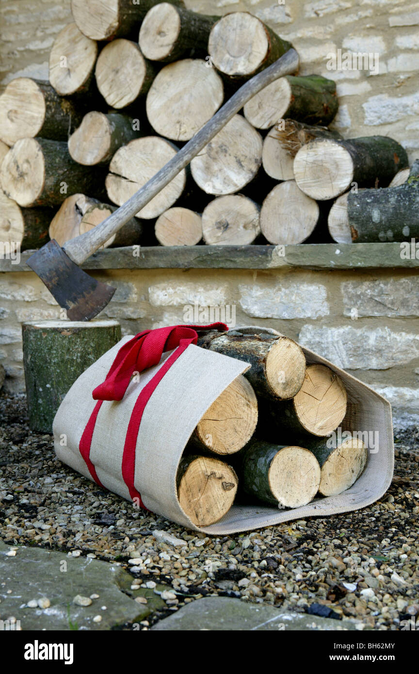 Logs stored hi-res stock photography and images - Alamy
