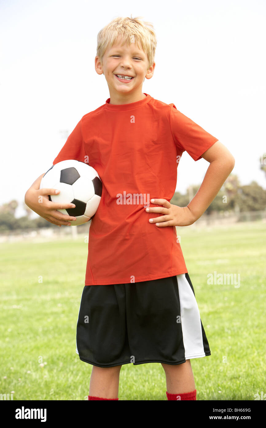 Young boy wearing soccer uniform hi-res stock photography and images - Alamy