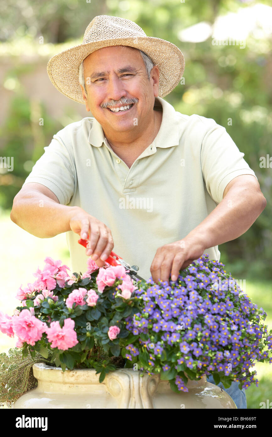 Man gardening hi-res stock photography and images - Alamy
