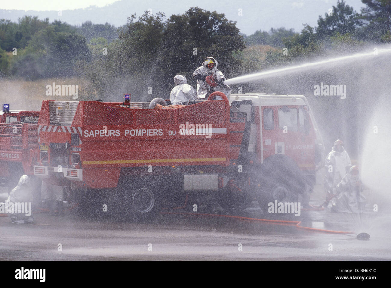 FIRE ENGINE EQUIPPED WITH A POWERFUL HOSE FOR FOREST FIRES BEHIND A CURTAIN OF WATER, FIRE DEPARTMENT OF THE VAR (83), FRANCE Stock Photo