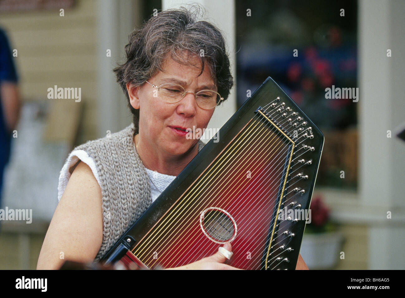 Autoharp hires stock photography and images Alamy