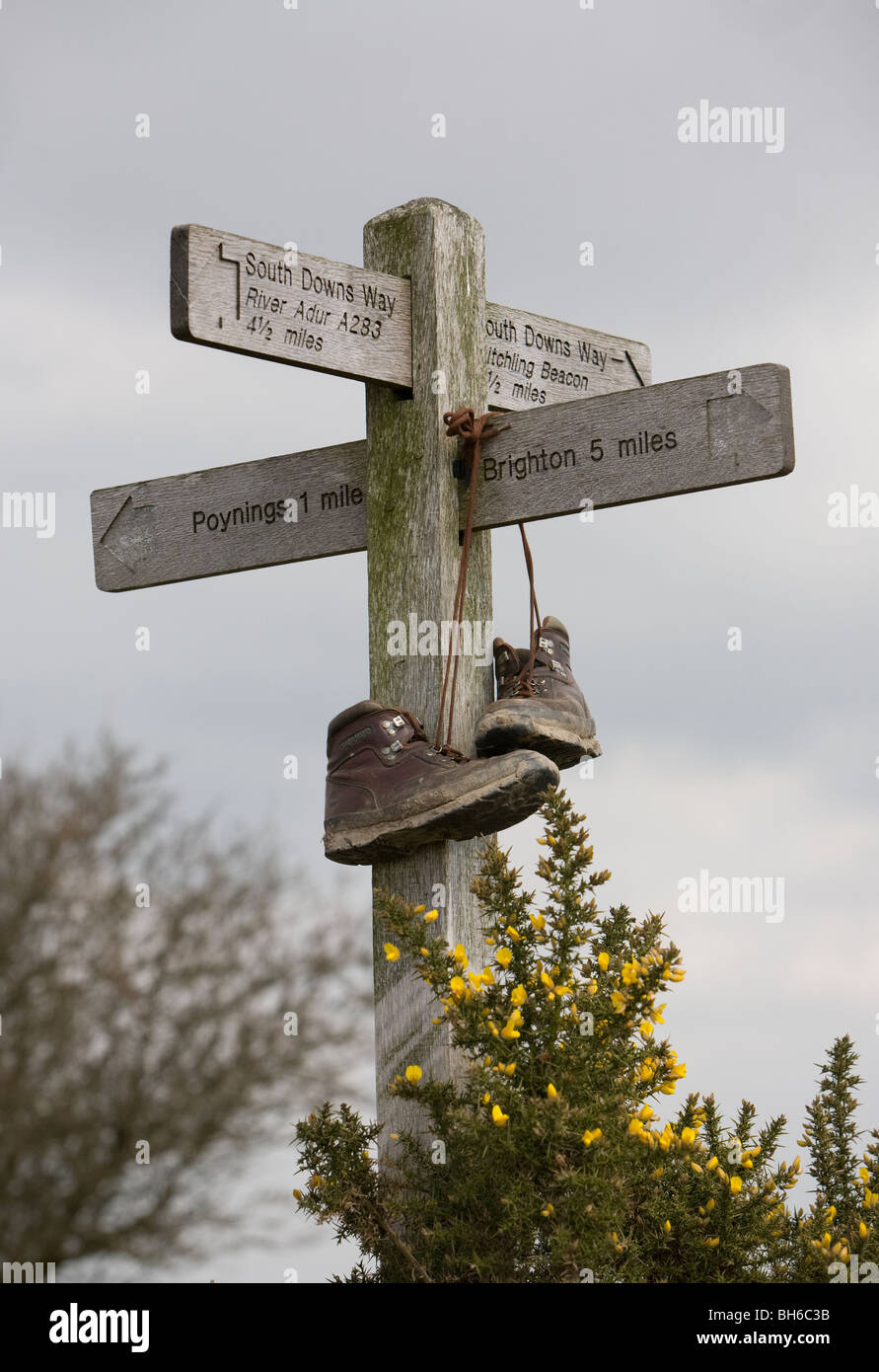 Sign post south downs way hi-res stock photography and images - Alamy