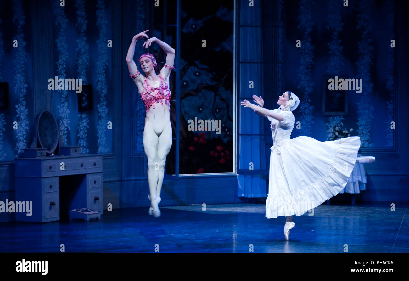 Ballet dancers leaping stage hi-res stock photography and images - Alamy