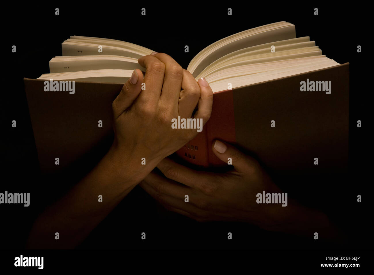 Hands holding book hi-res stock photography and images - Alamy