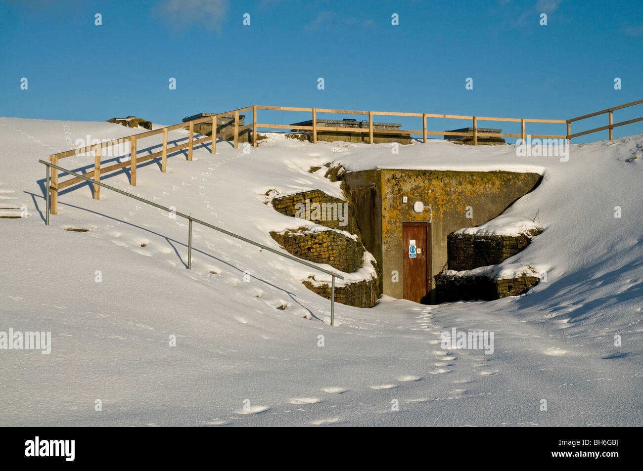 dh Burgir hill ORPHIR ORKNEY Scottish Water Burgir hill service reservoir water storage in the snow Stock Photo