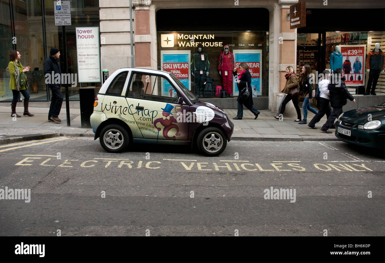 An electric car charges up at a juice point in central London Stock Photo