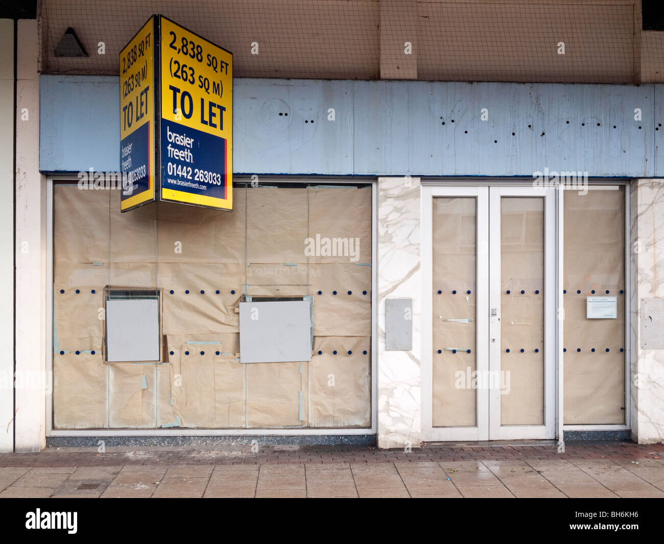 Empty property, formerly a bank or building society in Hemel Hempstead, Hertfordshire, England, UK Stock Photo