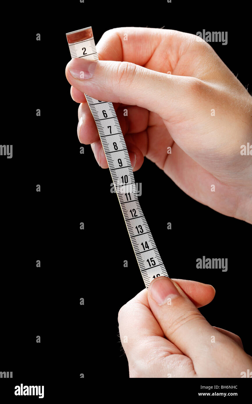 https://c8.alamy.com/comp/BH6NHC/hands-holding-a-metric-white-tape-measure-BH6NHC.jpg