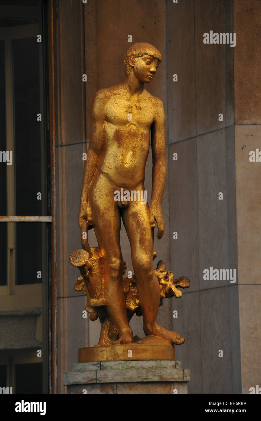 Statues in front of Palais de Chaillot Paris France Stock Photo