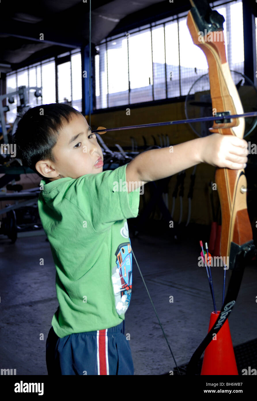 Little boy bow arrow hires stock photography and images Alamy