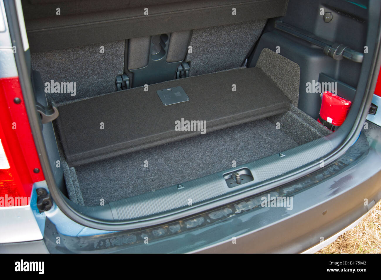 boot, trunk, luggage compartment, Skoda Yeti SUV 2010 model Stock Photo -  Alamy
