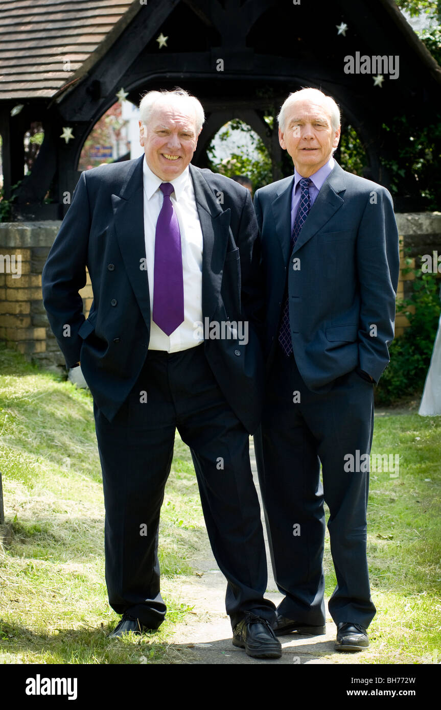 Bob Humphrys white Shirt(16April 1952- 18August 2008) Welsh broadcaster pictured with his brother journalist John Humphrys Stock Photo