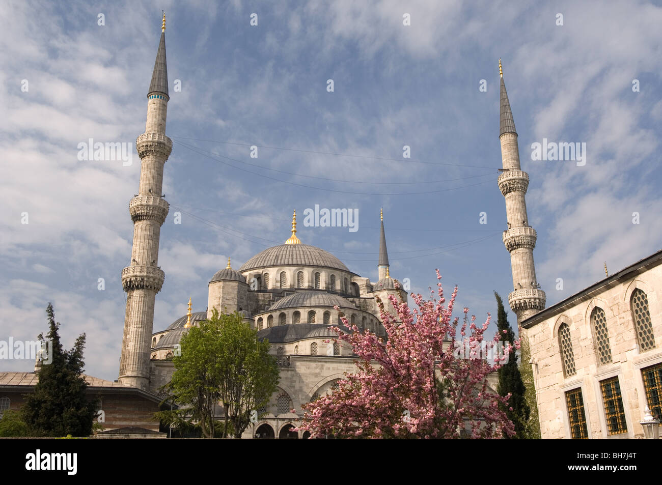 the-blue-mosque-sultan-ahmet-camii-presiding-over-the-bosphorus