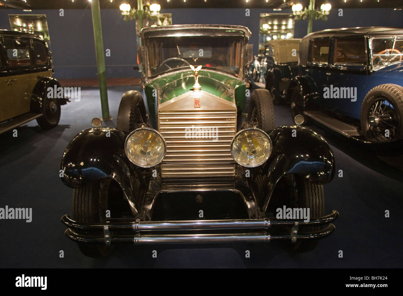 Antique Car With Motor On Front - Antique Cars Blog