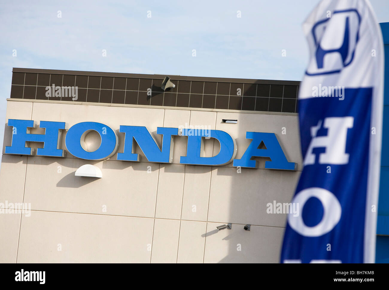 A Honda car dealership Stock Photo Alamy