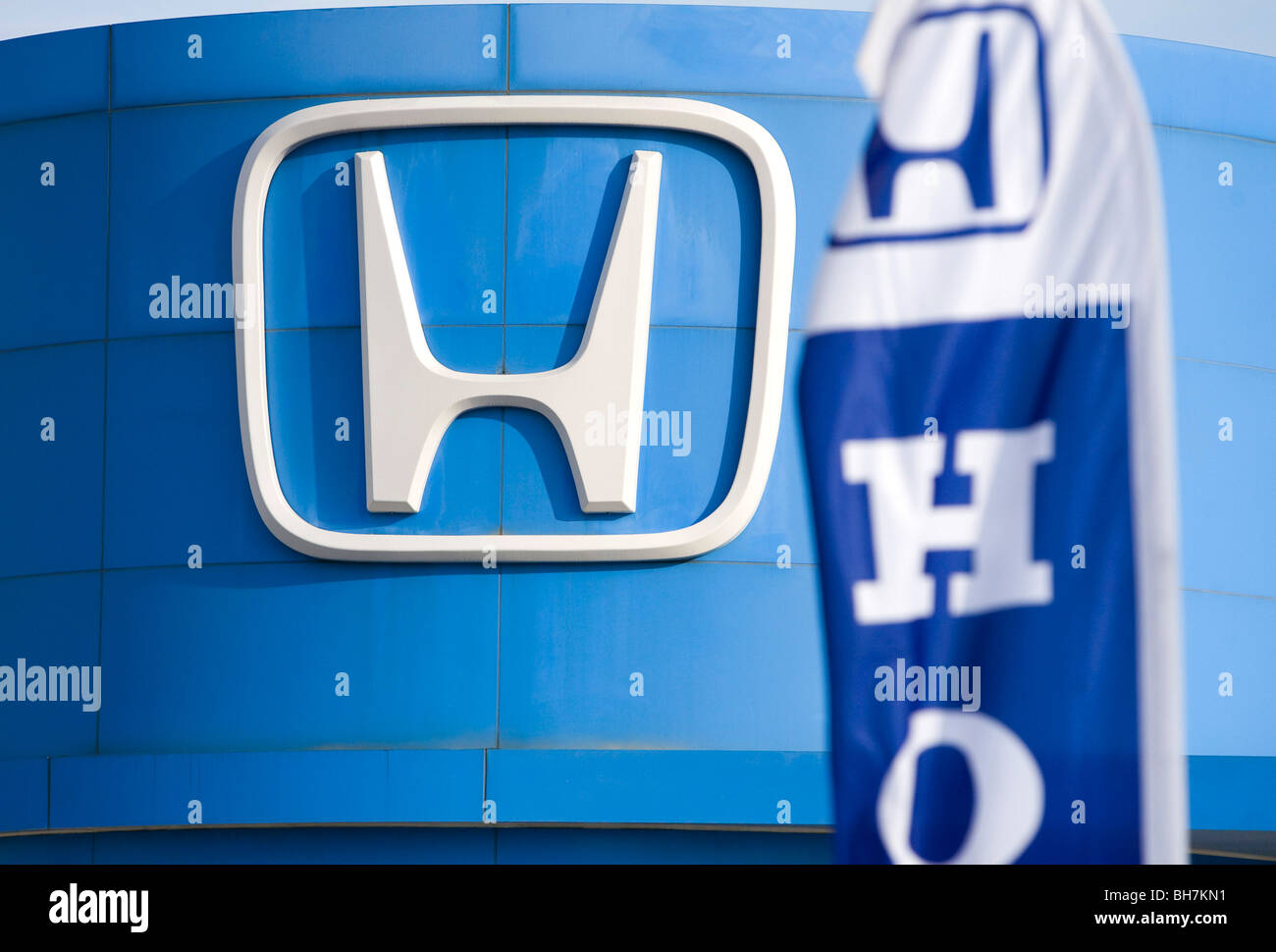 A Honda car dealership Stock Photo Alamy
