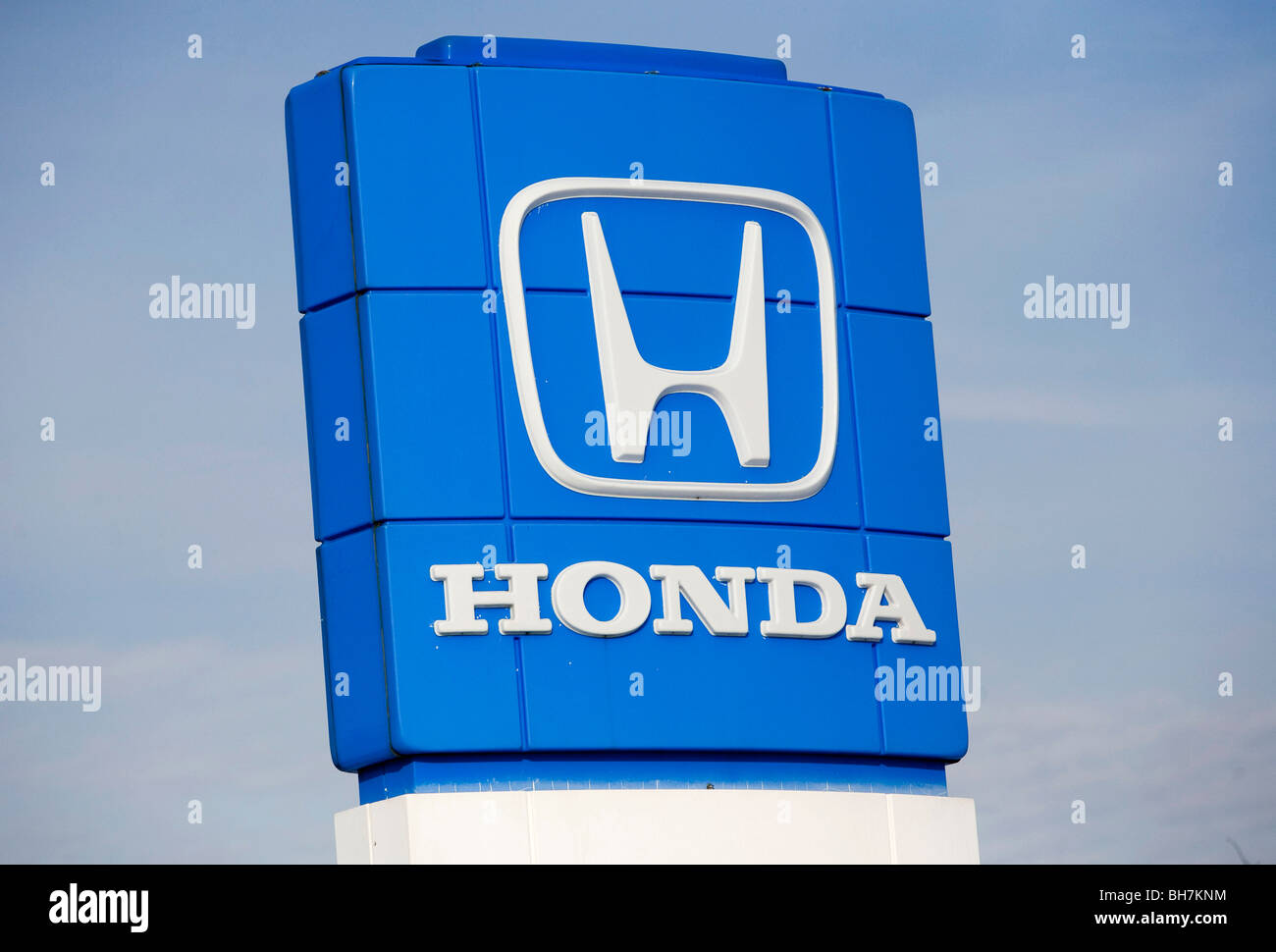 A Honda car dealership Stock Photo Alamy