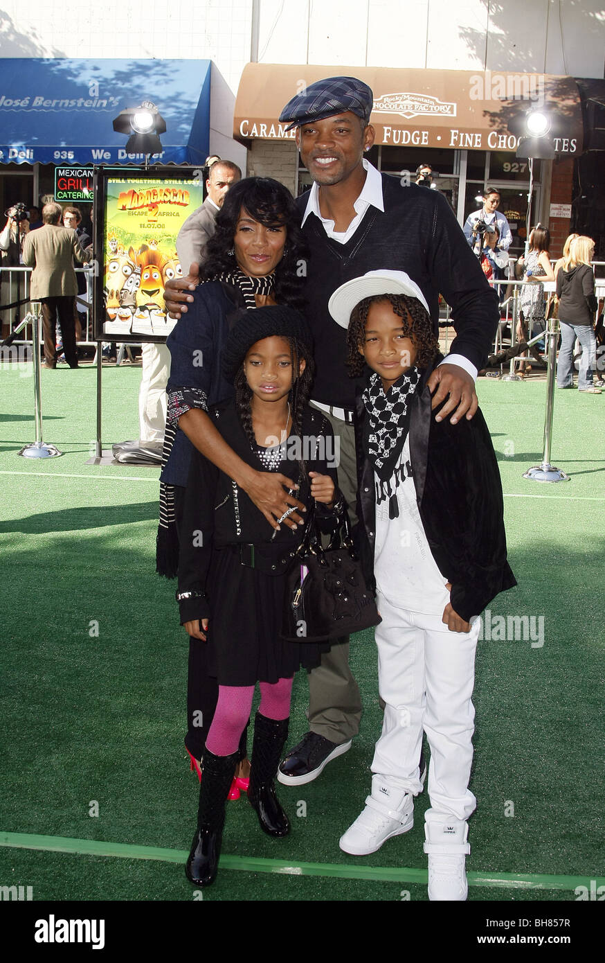 Jada pinkett smith with children hi-res stock photography and images ...