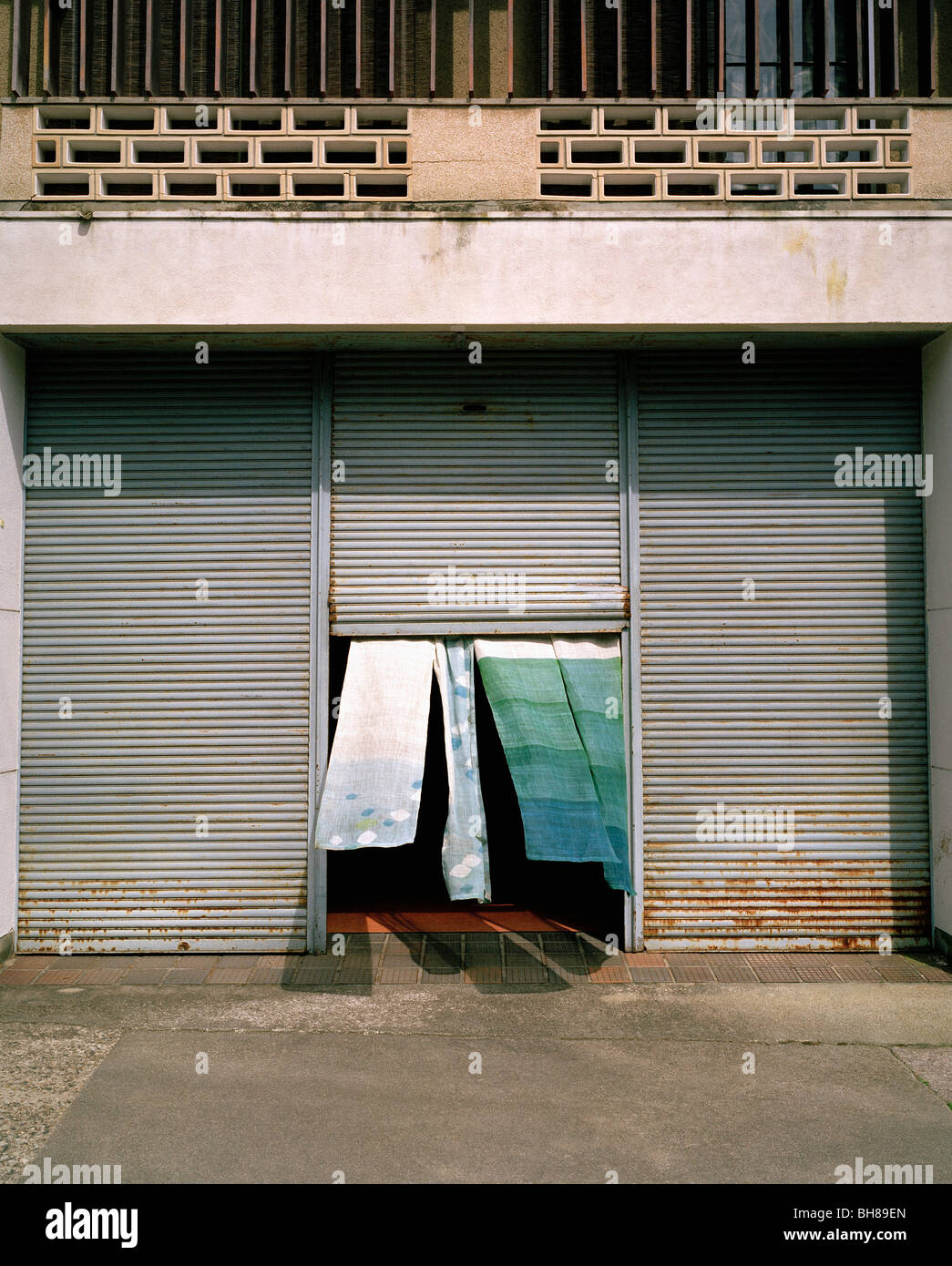 Fabric pieces hi-res stock photography and images - Alamy