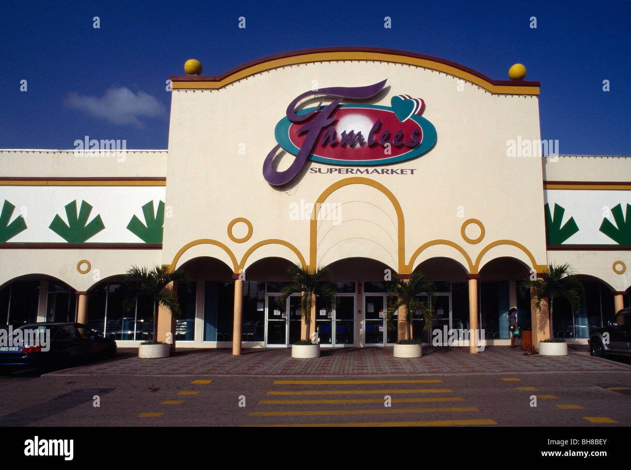 Port Of Spain Trinidad Famlee's Supermarket Exterior Stock Photo Alamy