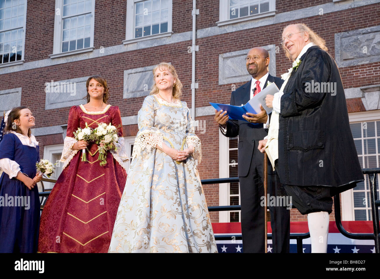 Ben Franklin and Betsy Ross actors married in real life on July 3, 2008 in front of Independence Hall, Philadelphia, PA Stock Photo