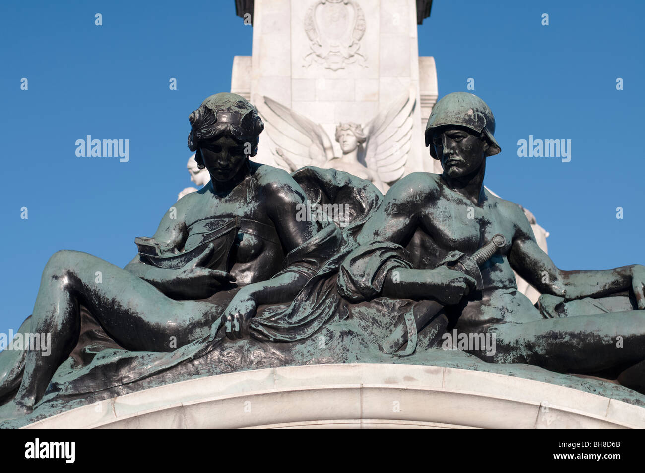 Victoria Memorial Statues Stock Photo Alamy