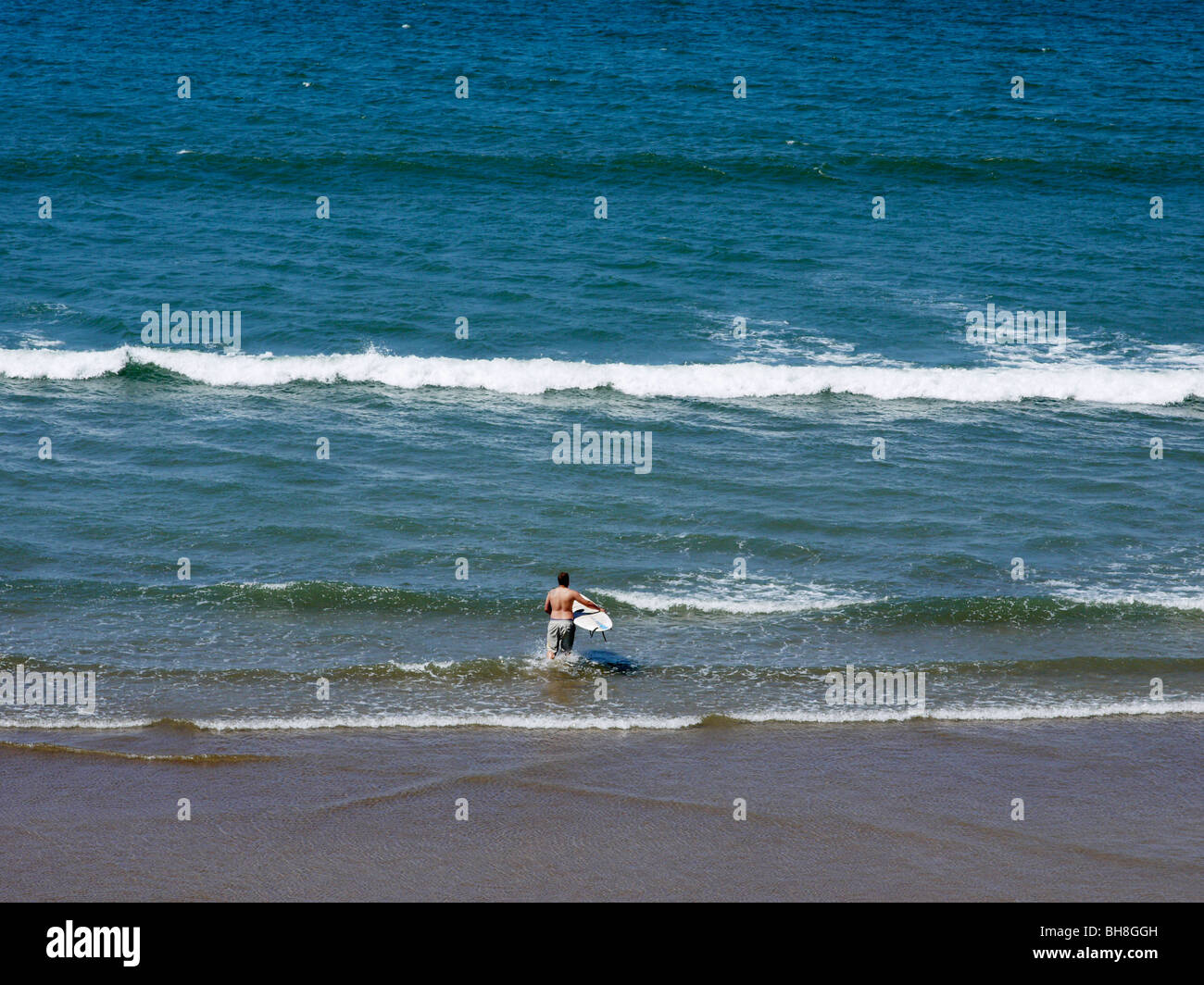 beginner surfer at woolacombe beach devon Stock Photo - Alamy